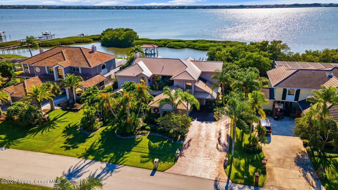 Photo of 484 Lanternback Island Drive