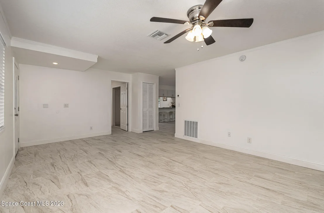 Photo of 581 Oxford Avenue
