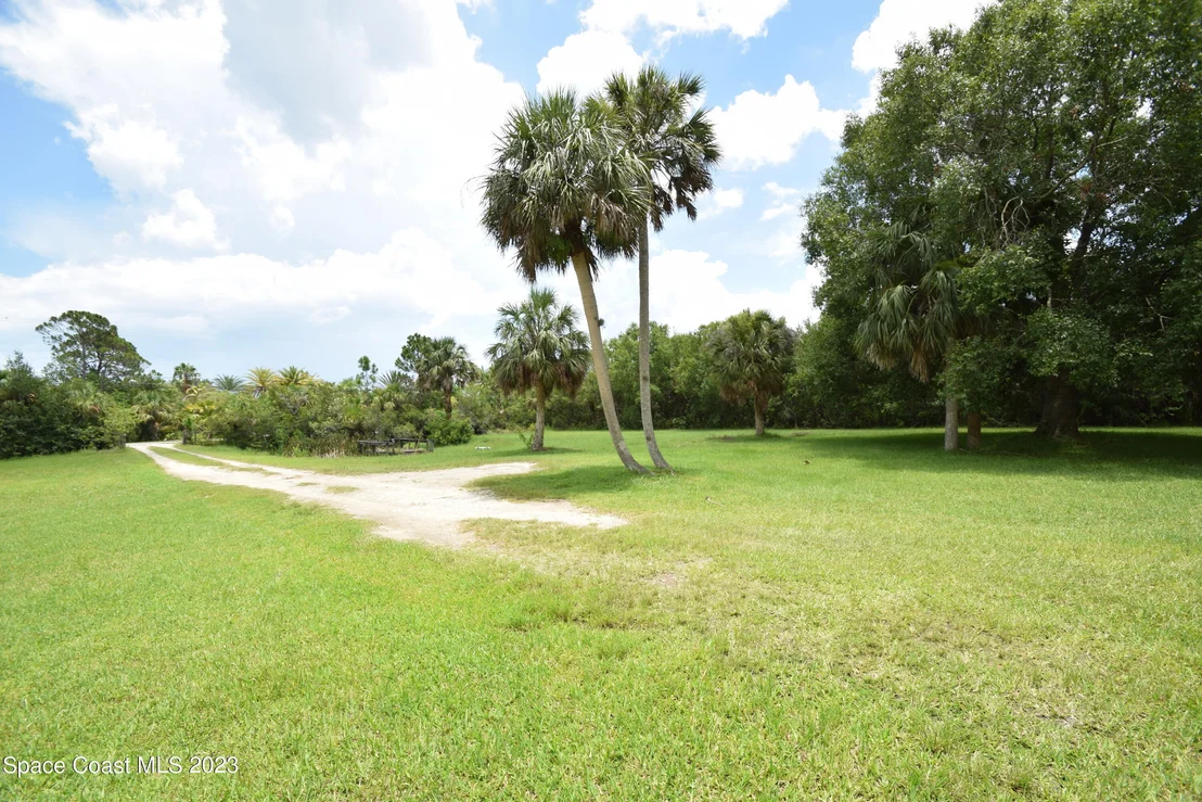 Photo of 2660 Weber Road