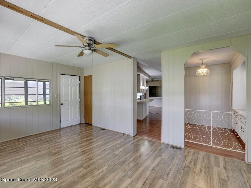Photo of 925 Barefoot Boulevard