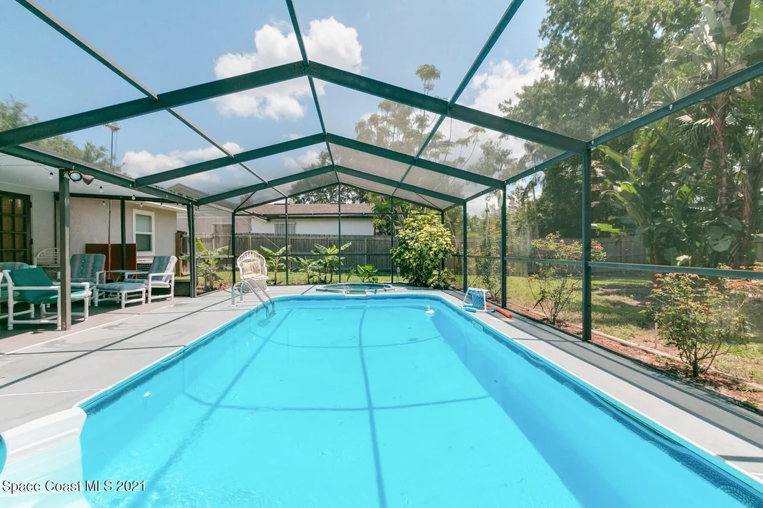 Photo of 5595 Fairbridge Street