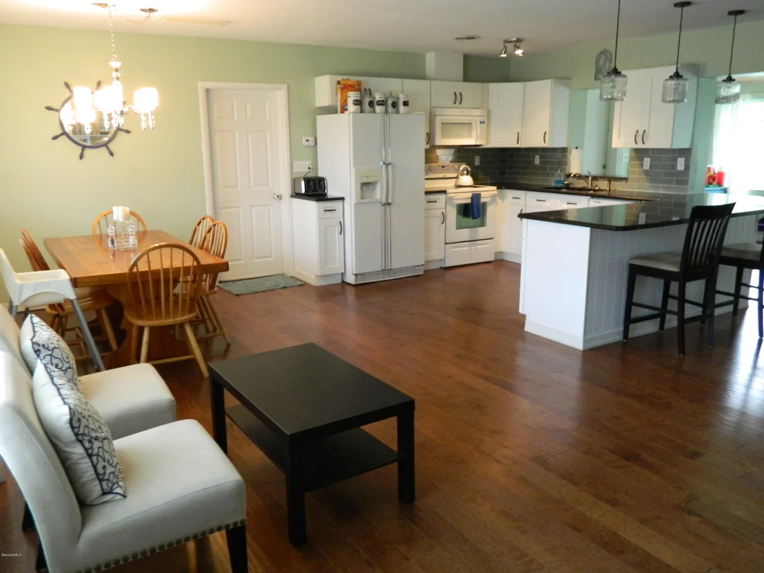 Photo of 1074 Tanglewood Lane