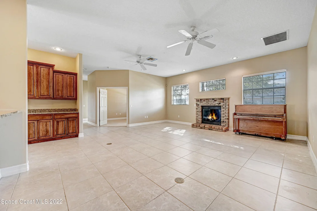 Photo of 2185 SE Windbrook Drive SE