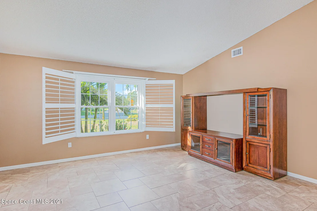 Photo of 5770 Fairbridge Street