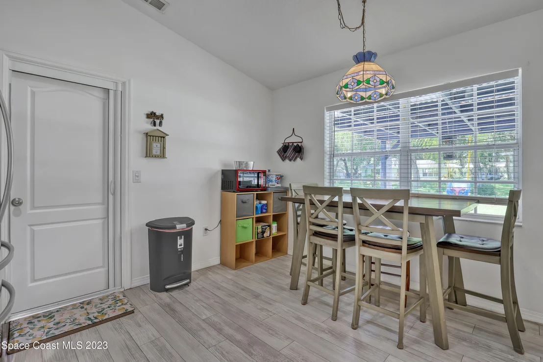 Photo of 6067 Oak Street