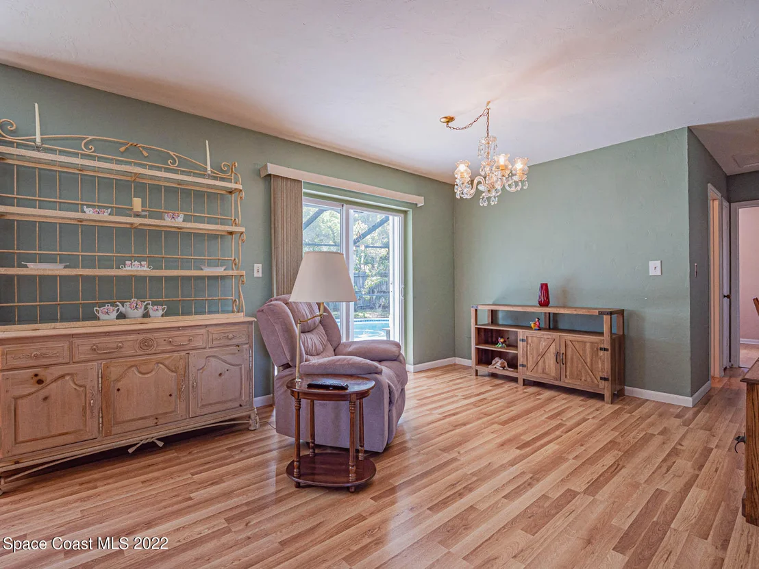 Photo of 931 Bianca Drive NE