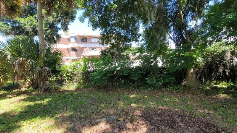 Photo of 2345 Broadway Avenue