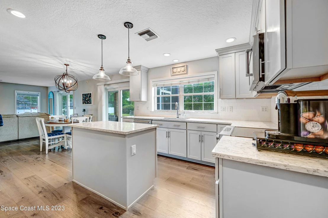 Photo of 2225 Royal Oaks Drive