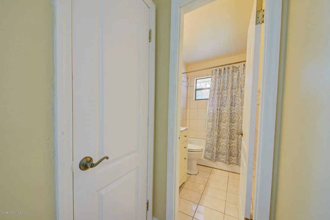 Photo of 1043 Green Road