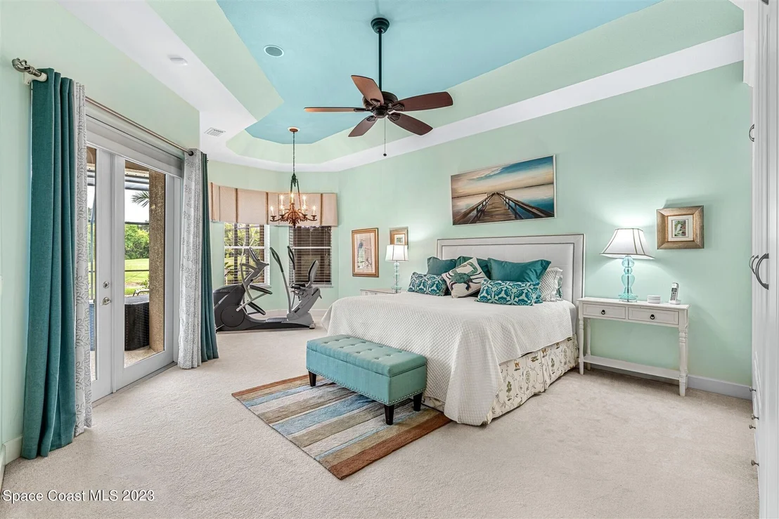 Photo of 915 Chatsworth Drive