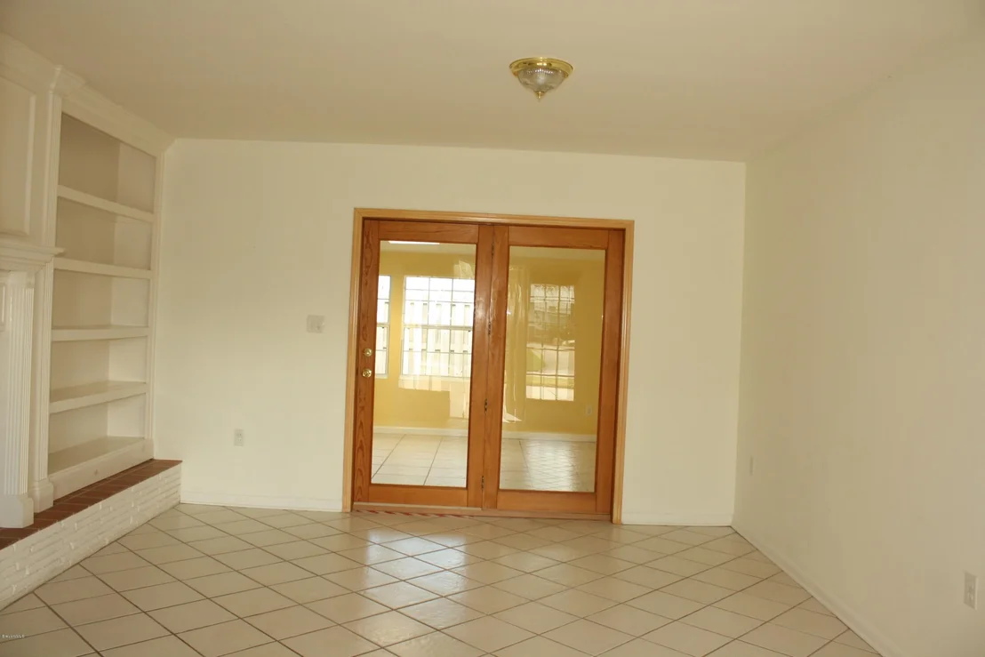 Photo of 400 Bahama Drive