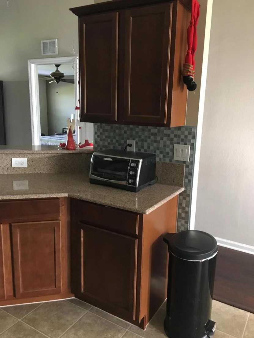 Photo of 325 SE Abernathy Circle