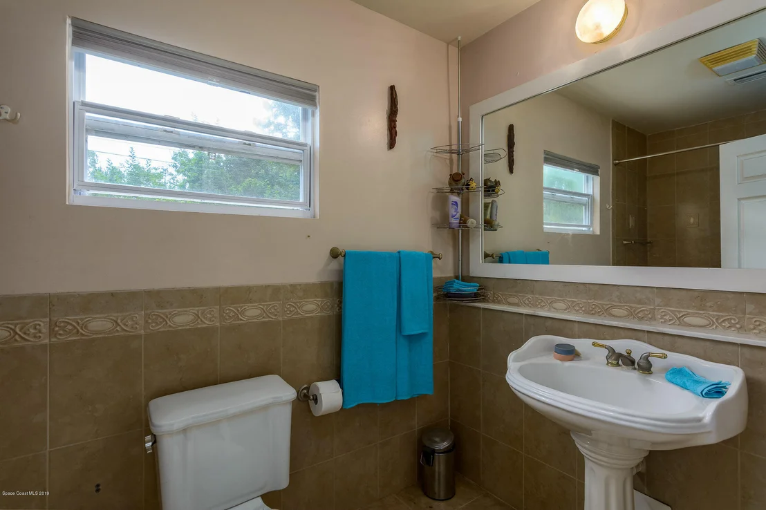 Photo of 1390 Hall Road