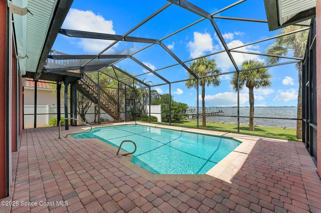 Photo of 327 Island Drive