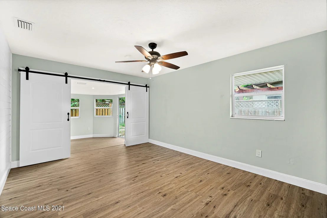 Photo of 555 Bahama Drive