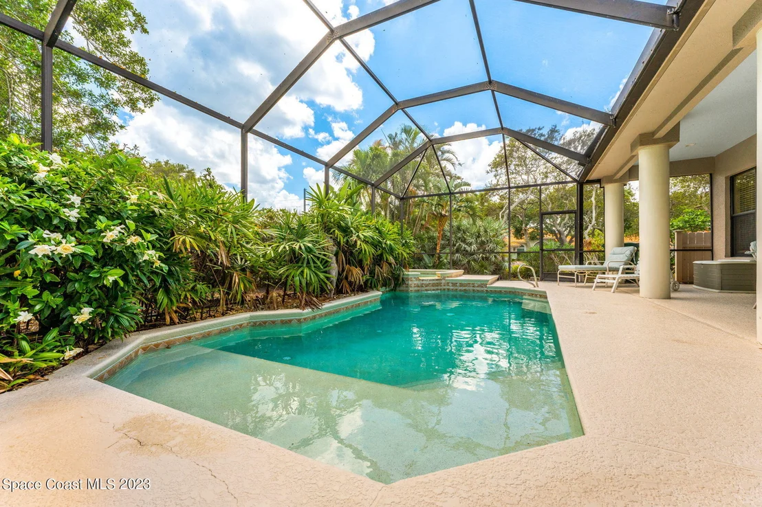 Photo of 423 Flanders Drive