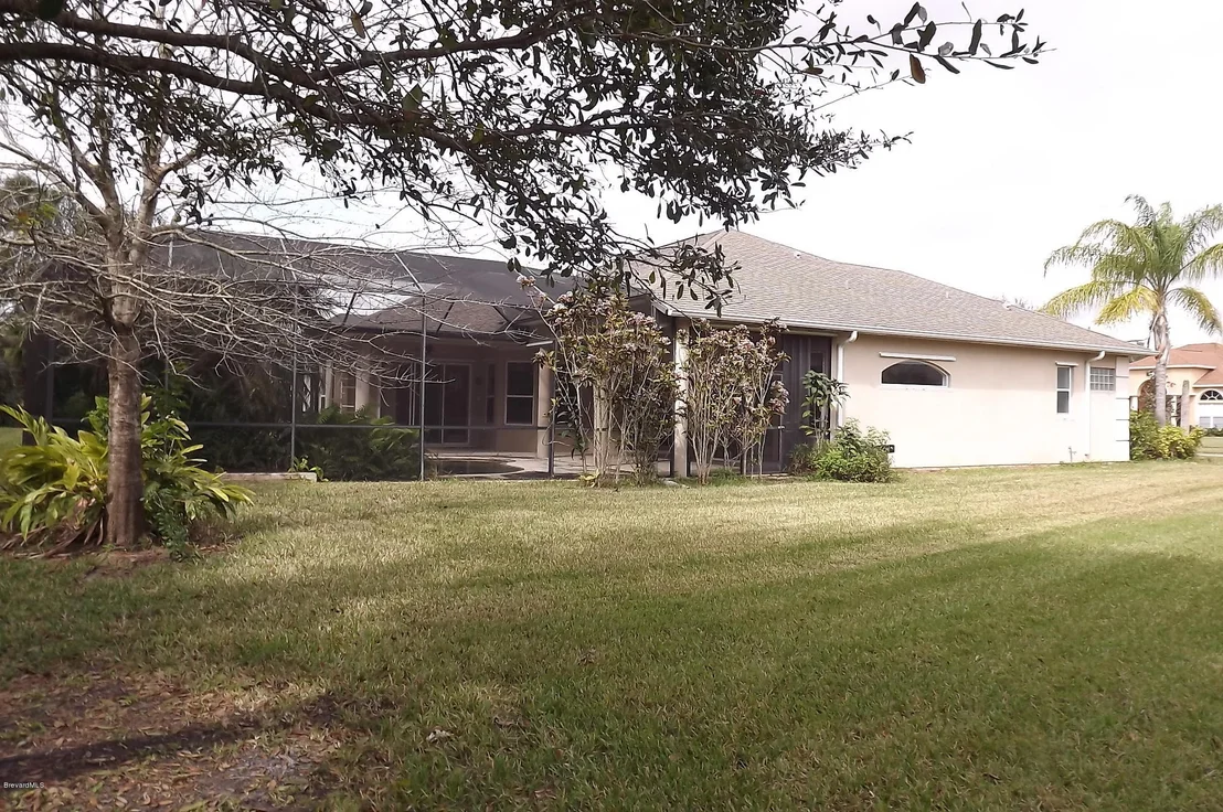 Photo of 162 SE Ridgemont Circle