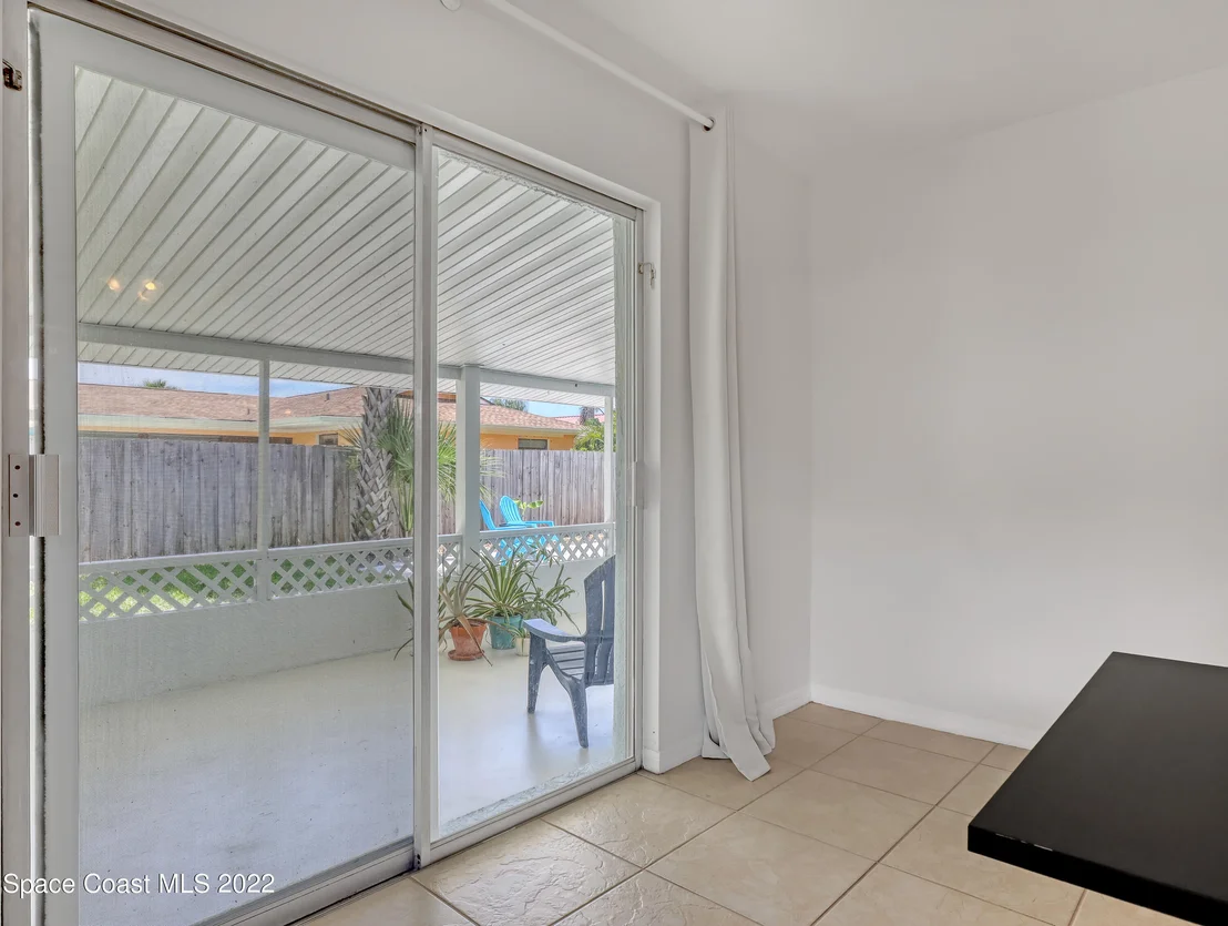 Photo of 619 N Robert Way