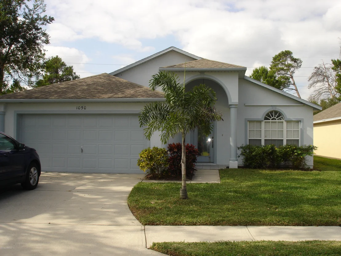 Photo of 1050 NE Pine Creek Circle NE