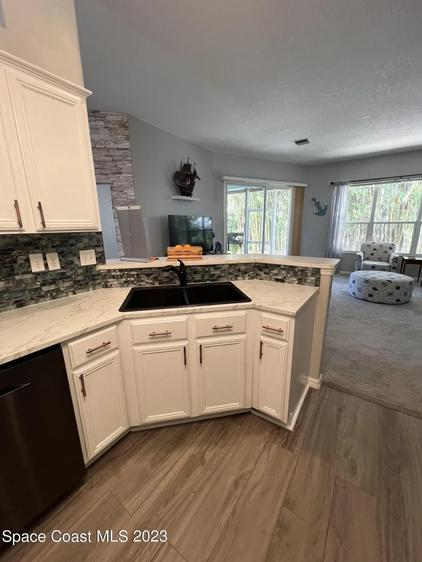 Photo of 852 Villa Drive