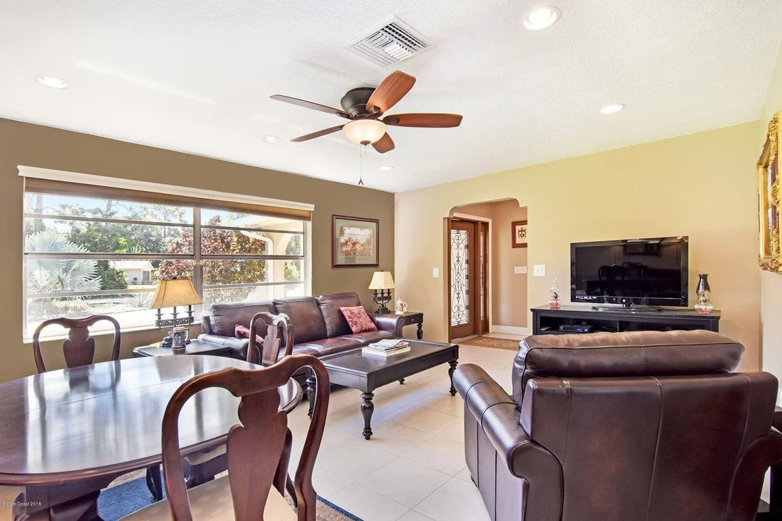 Photo of 7654 Sheridan Road