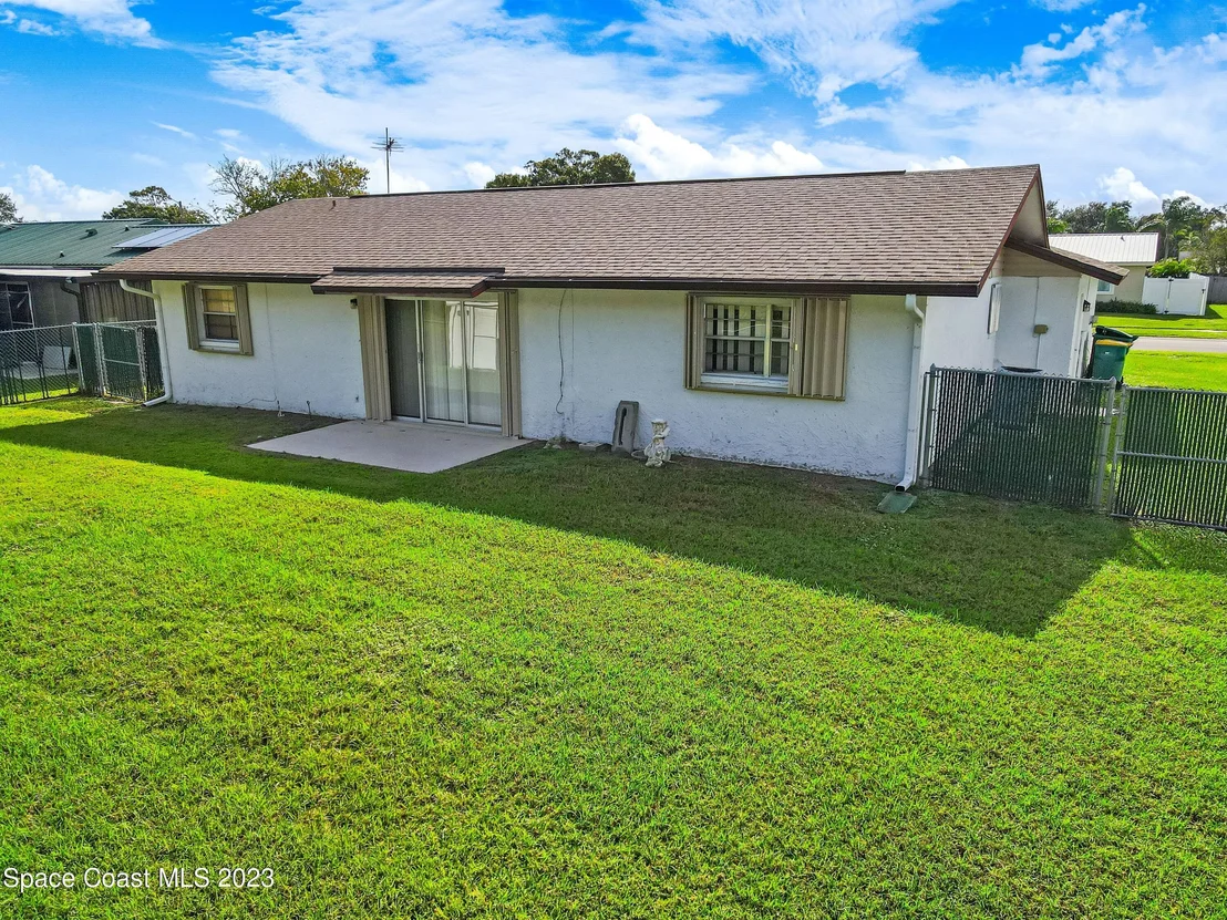 Photo of 2858 Pembroke Road