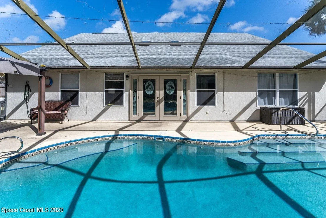 Photo of 913 Whisperoak Drive