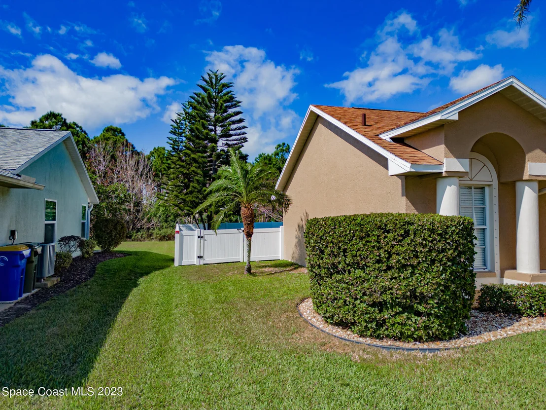 Photo of 969 Tamarind Circle