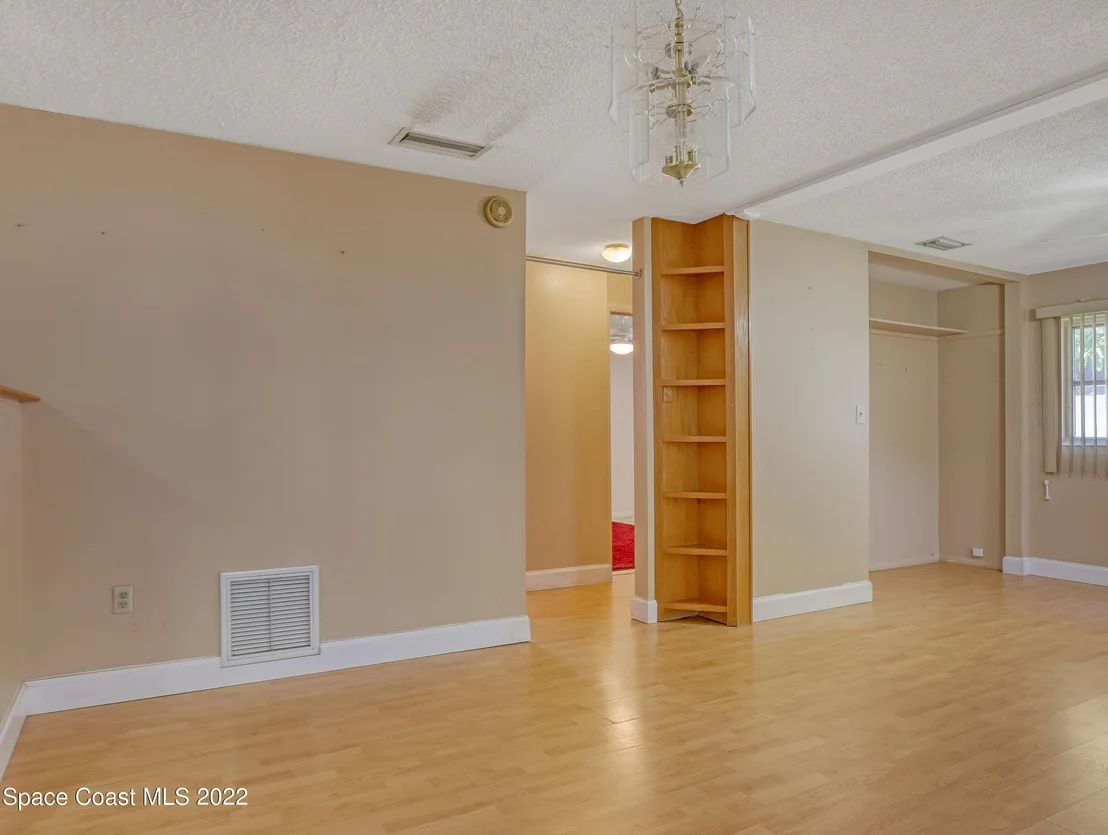 Photo of 916 Kings Post Road