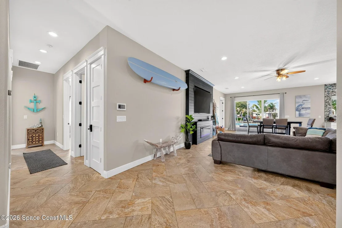 Photo of 318 Angelo Lane
