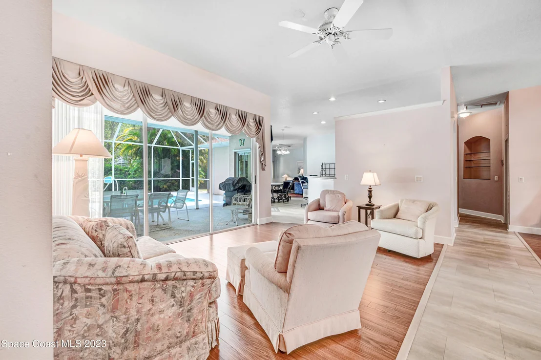 Photo of 2180 Royal Oaks Drive