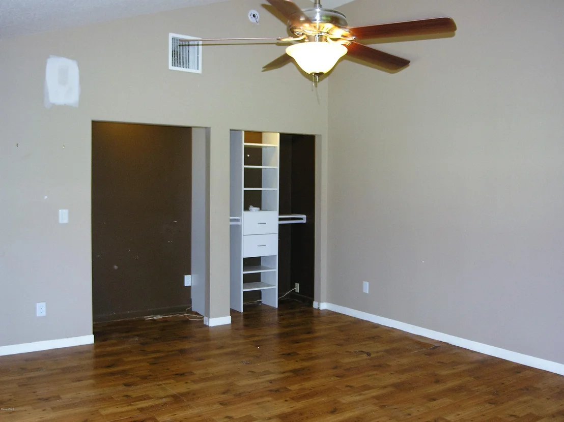 Photo of 736 Aurora Road
