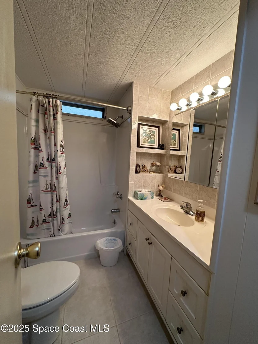 Photo of 1437 Barefoot Circle