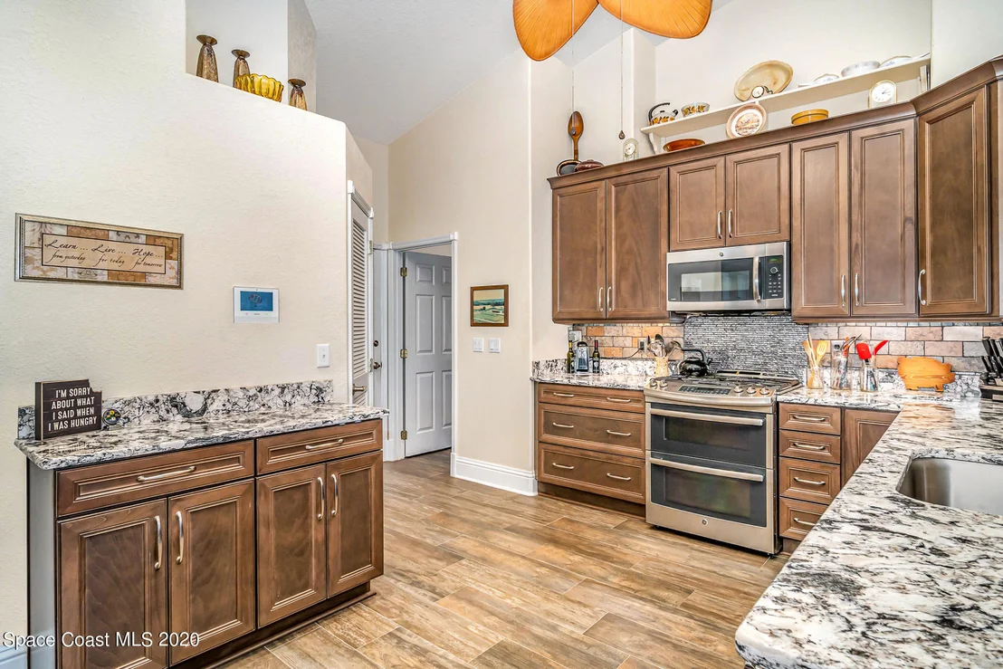 Photo of 4333 Long Lake Road