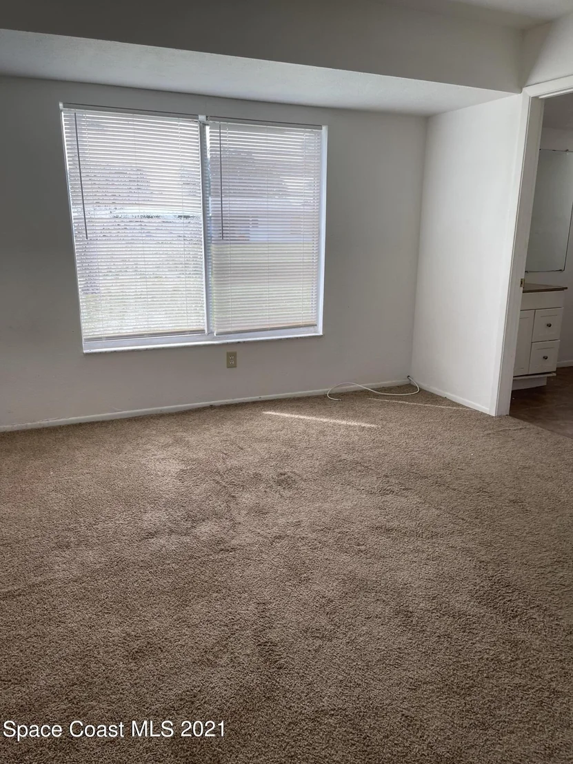 Photo of 1199 Riviera Drive NE