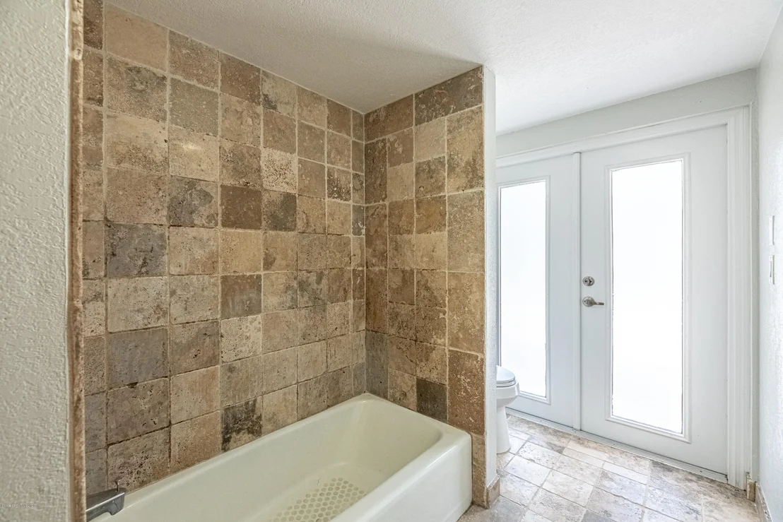 Photo of 4300 Pinewood Road