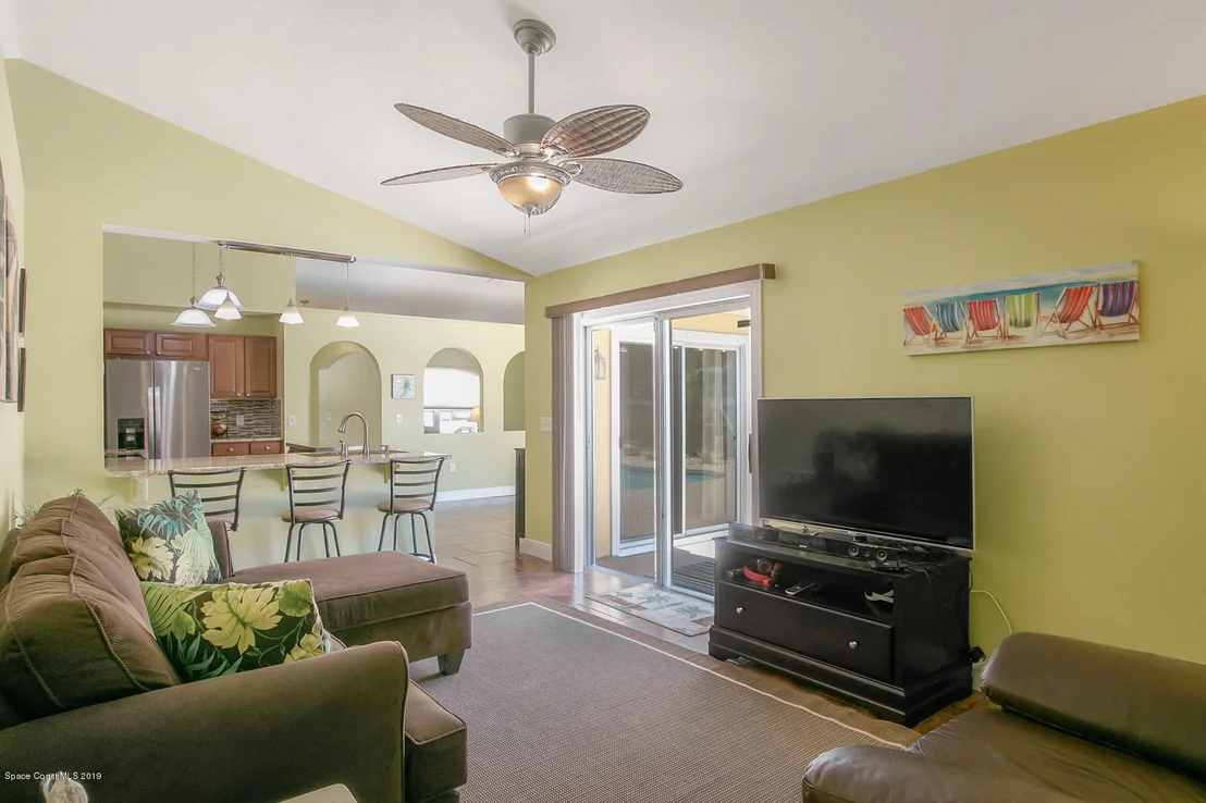 Photo of 2423 Mountain View Avenue