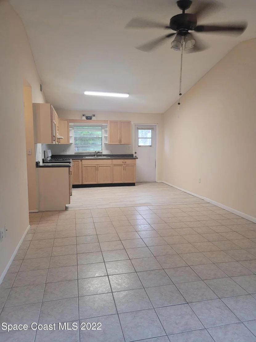 Photo of Unit 7 at 3225 Murrell Road