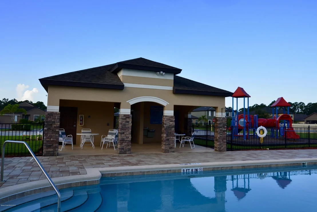 Photo of 559 Trymore Drive SE