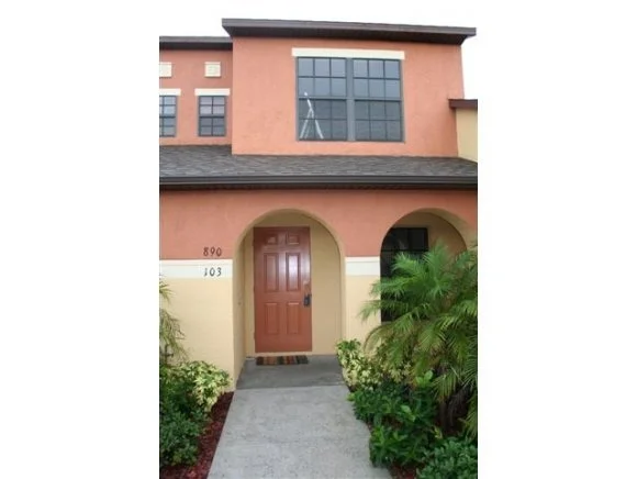Photo of Unit 103 at 890 Luminary