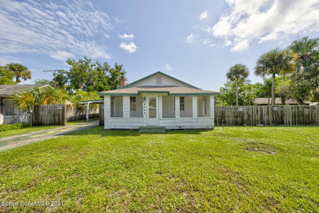 Photo of 2337 Broadway Avenue
