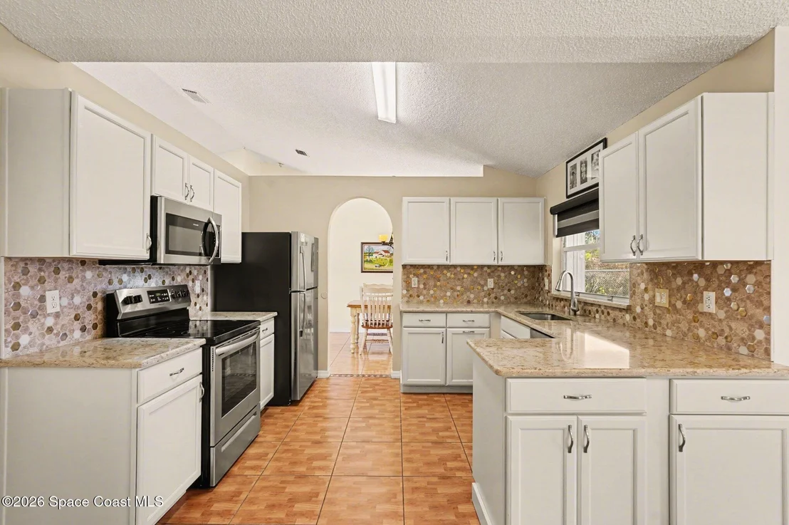 Photo of 938 Commerce Road SE