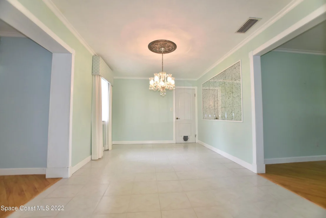 Photo of 977 Kings Post Road