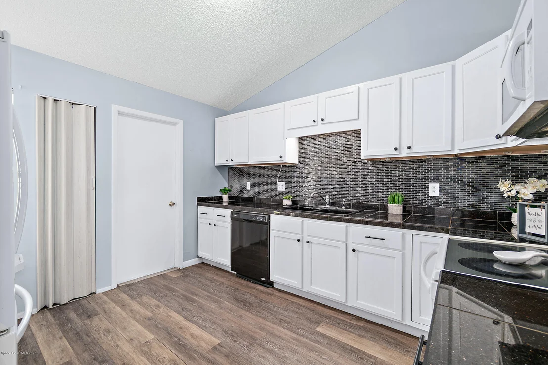 Photo of 6437 Fairchild Avenue