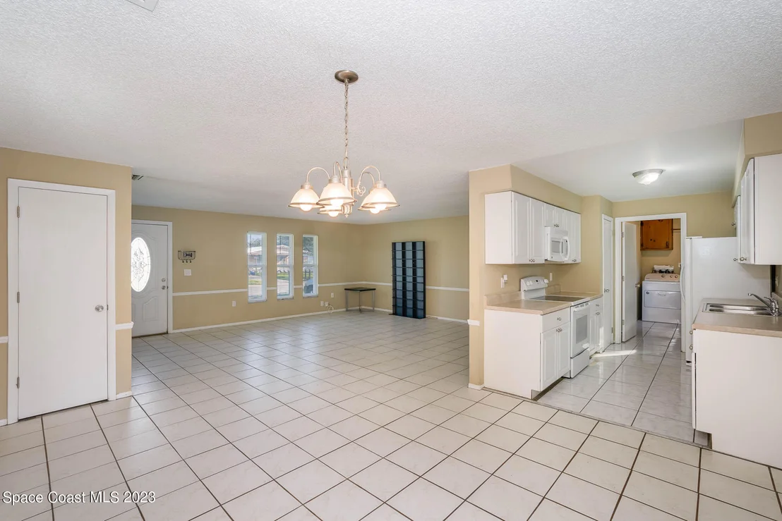 Photo of 2445 Victor Road