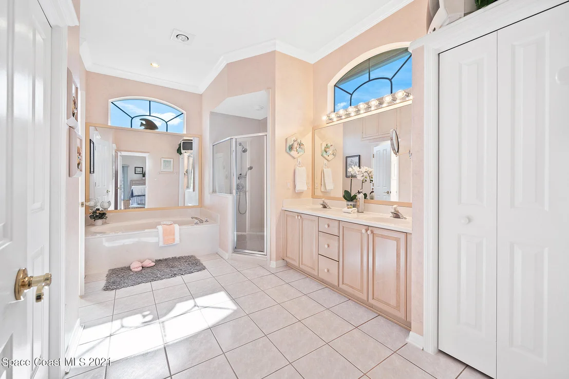 Photo of 1002 Fieldstone Drive