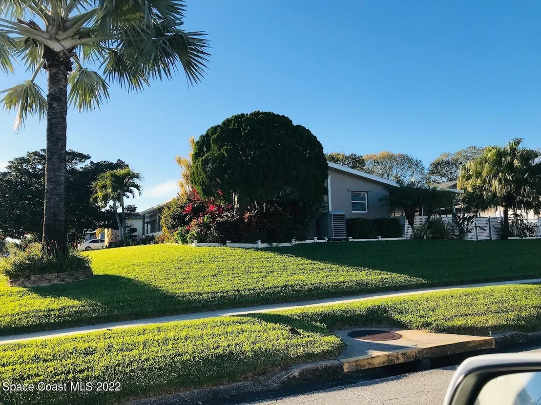 Photo of 1886 Ixora Drive W