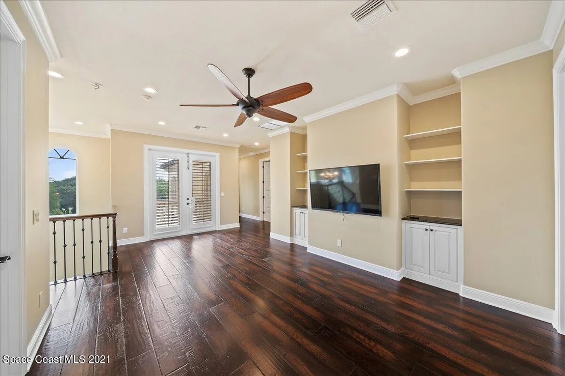 Photo of 300 2nd Avenue
