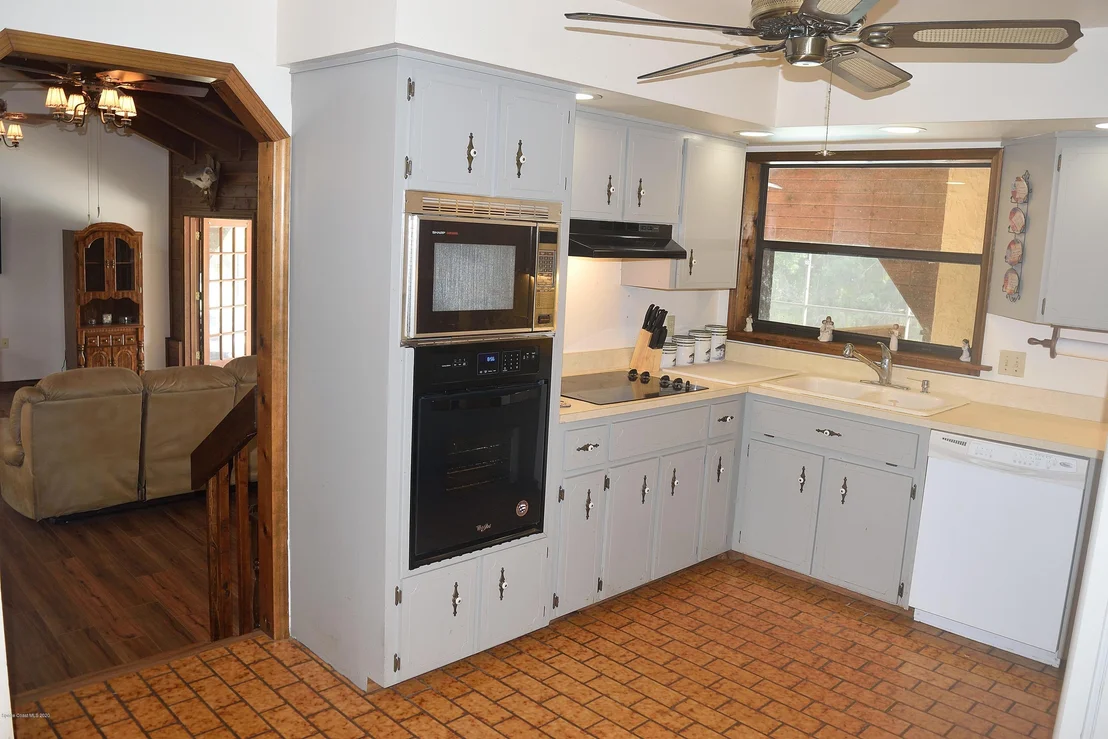 Photo of 4900 Pinewood Place