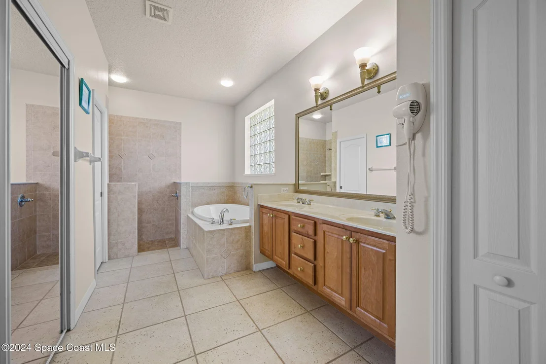Photo of 930 Starling Way